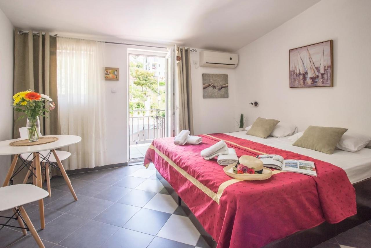 Apartments Maxhit Тиват Екстериор снимка