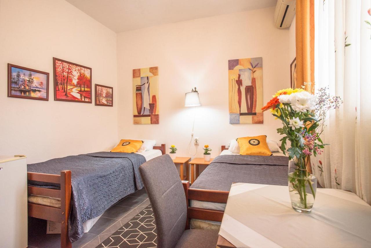 Apartments Maxhit Тиват Екстериор снимка