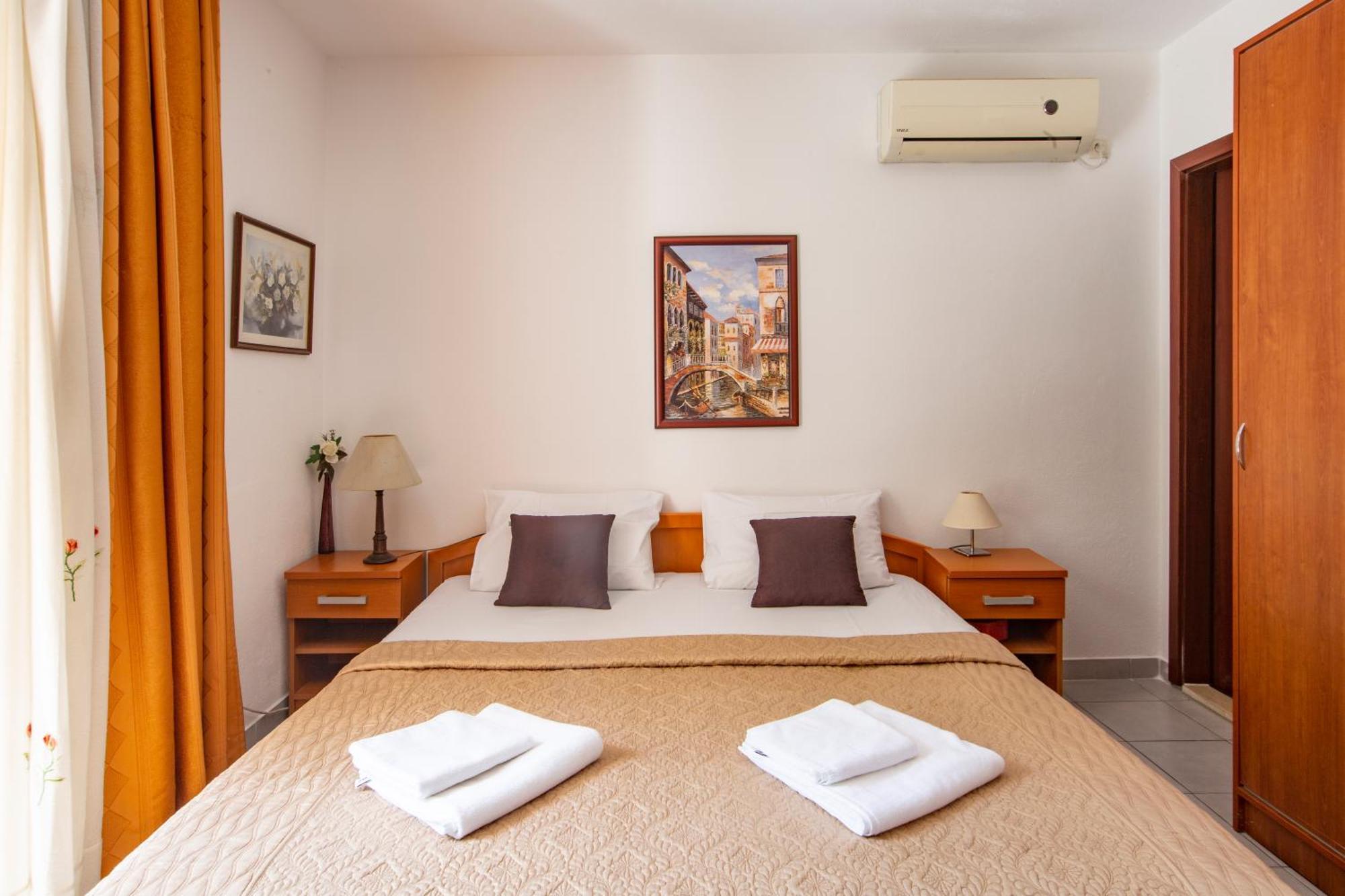 Apartments Maxhit Тиват Екстериор снимка