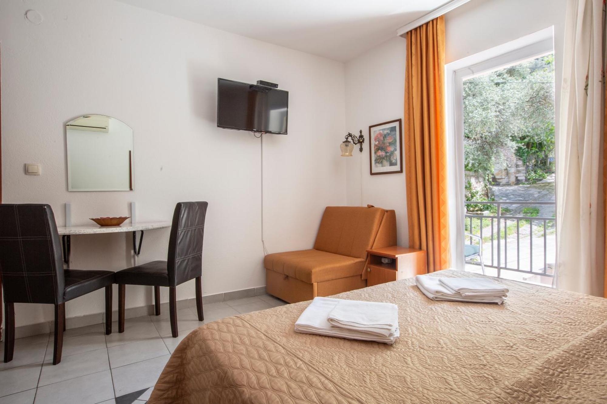 Apartments Maxhit Тиват Екстериор снимка
